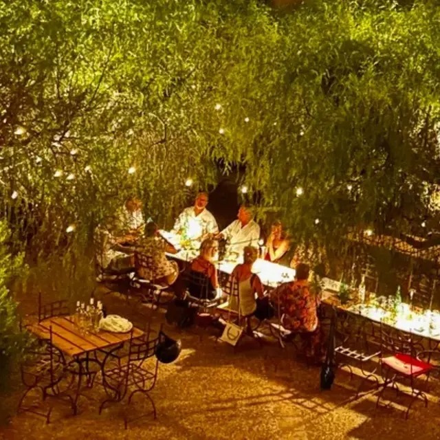 Área exclusiva del restaurante preparada para reuniones y celebraciones